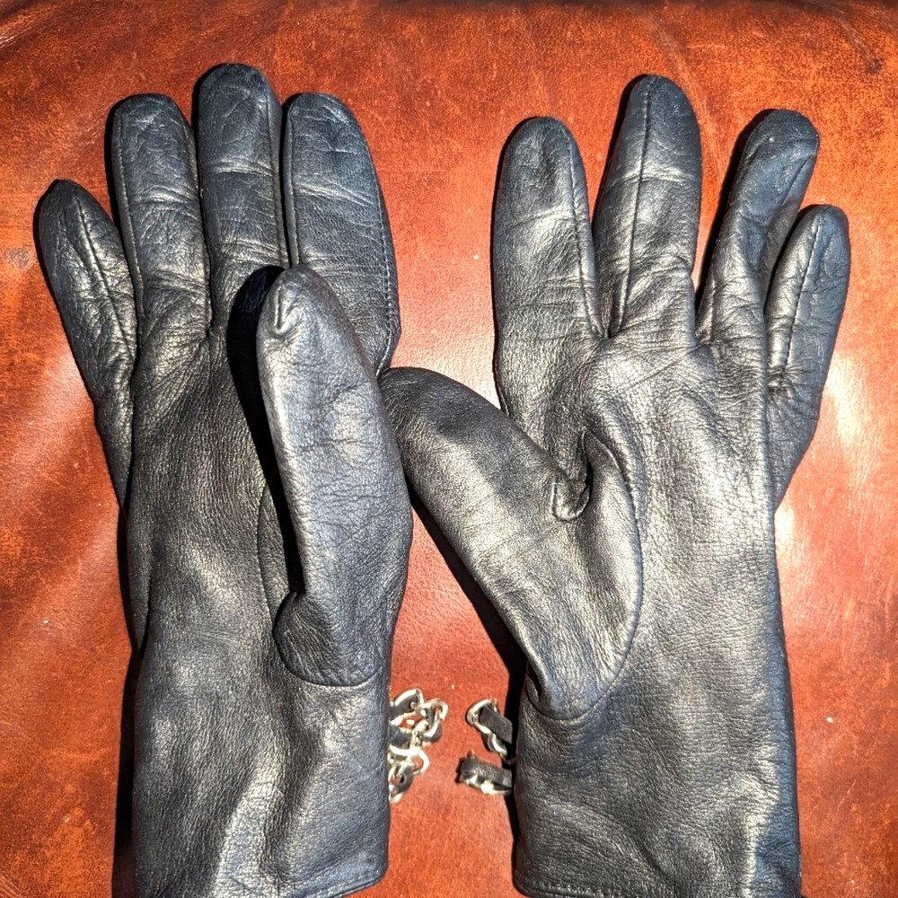 Fashion Expressions women chain link black leather gloves